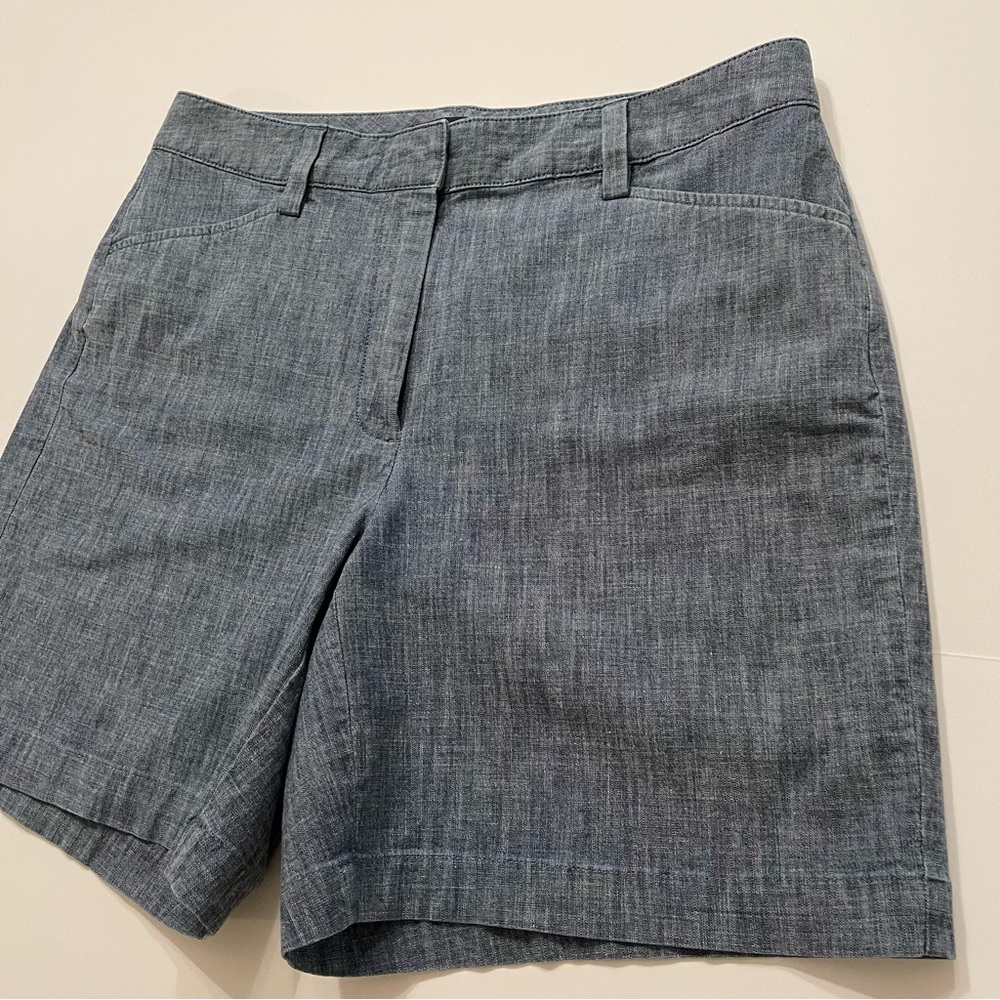 Lands’ End Women's 7" Mid-Rise Chino Tailored Blue Cotton Chambray Shorts 8 - Picture 3 of 10
